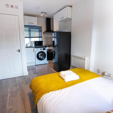 No 01 Small Studio Flat In Aylesbury Town Station Экстерьер фото