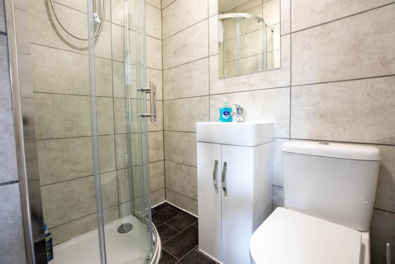 No 01 Small Studio Flat In Aylesbury Town Station Экстерьер фото