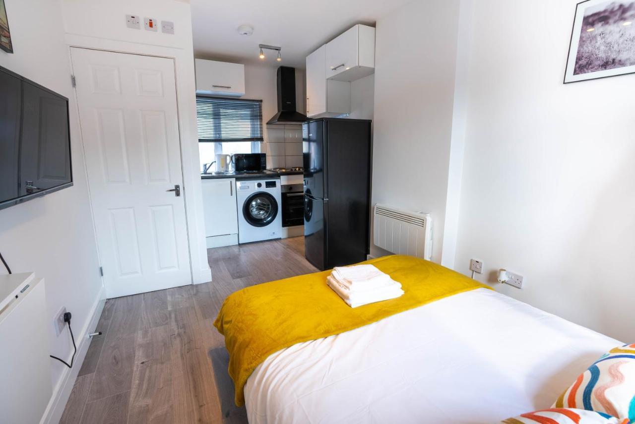 No 01 Small Studio Flat In Aylesbury Town Station Экстерьер фото